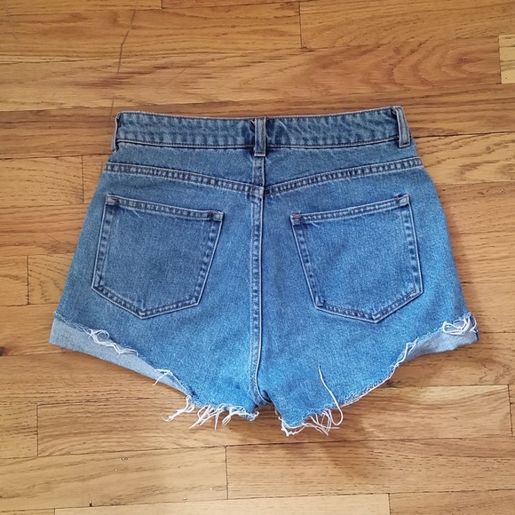 ✨️Will be donated on 12/3✨️High Waisted H&M Jean Shorts - Picture 2 of 6